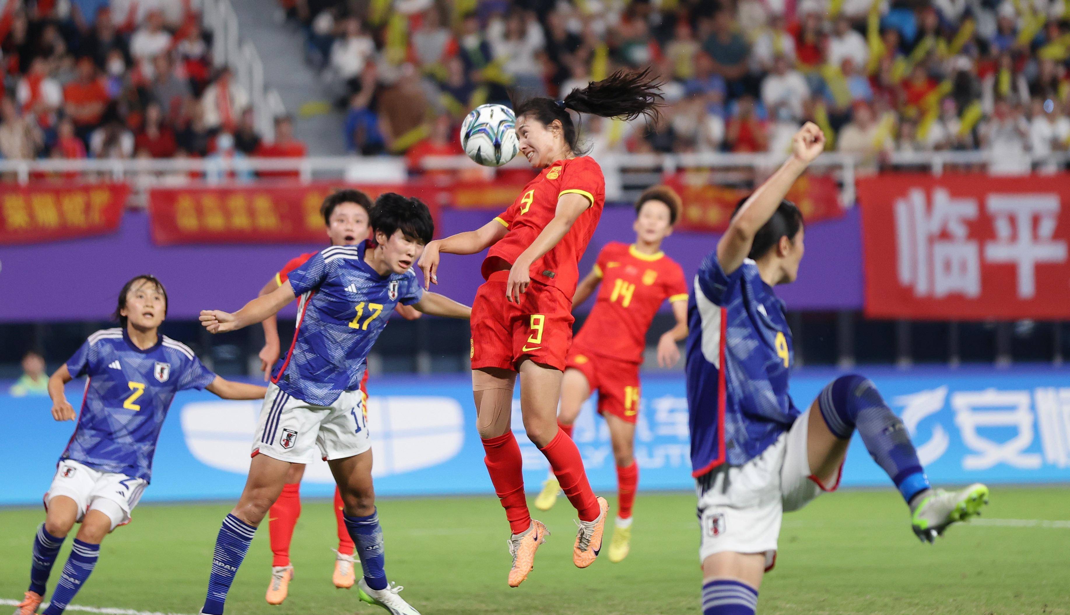 全民热血!女足比赛点燃激情 全民热血!女足比赛点燃激情