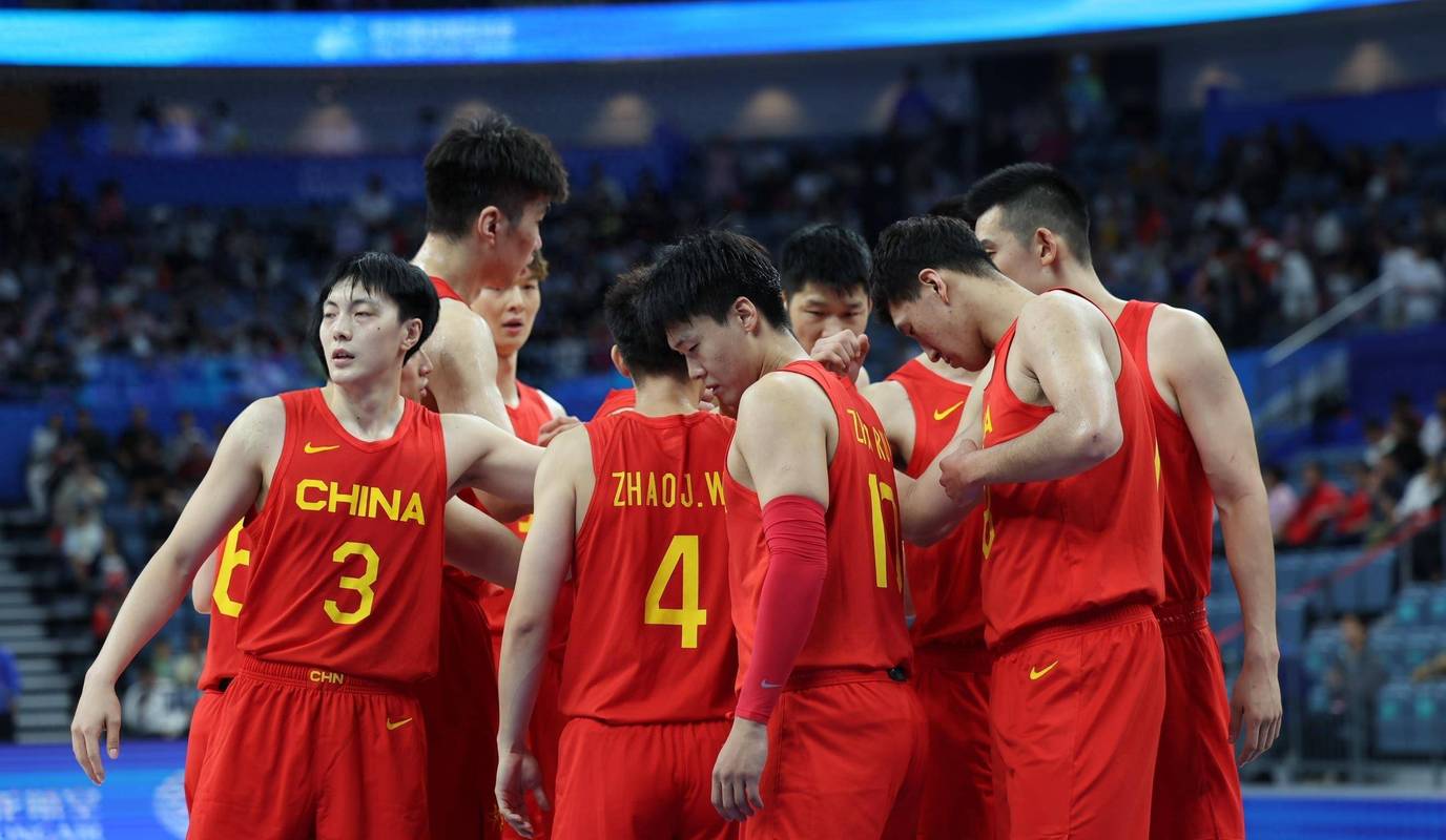 篮球比赛中中国队强大韧性夺胜