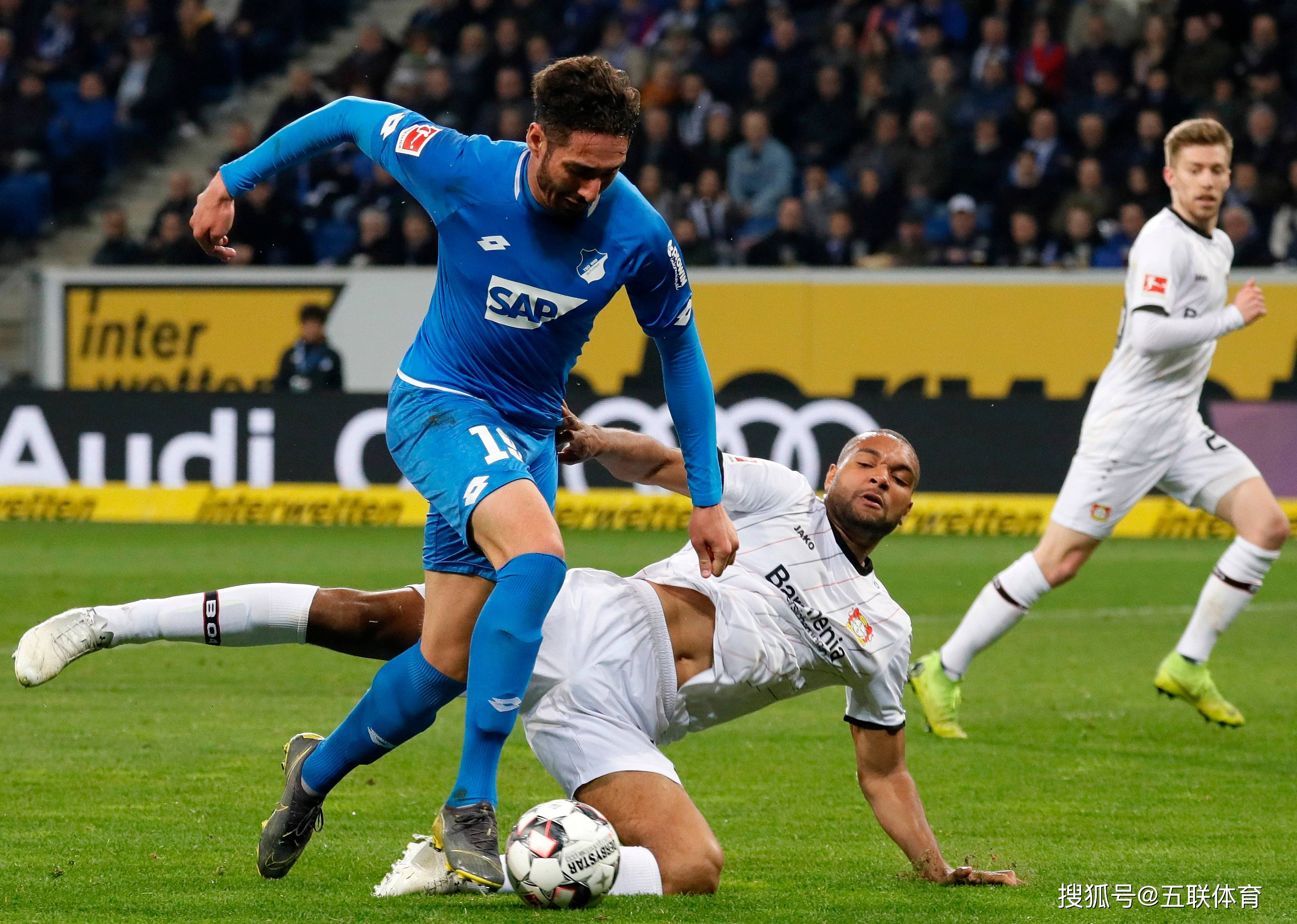 关于霍芬海姆客场艰难取胜，保持不败纪录的信息