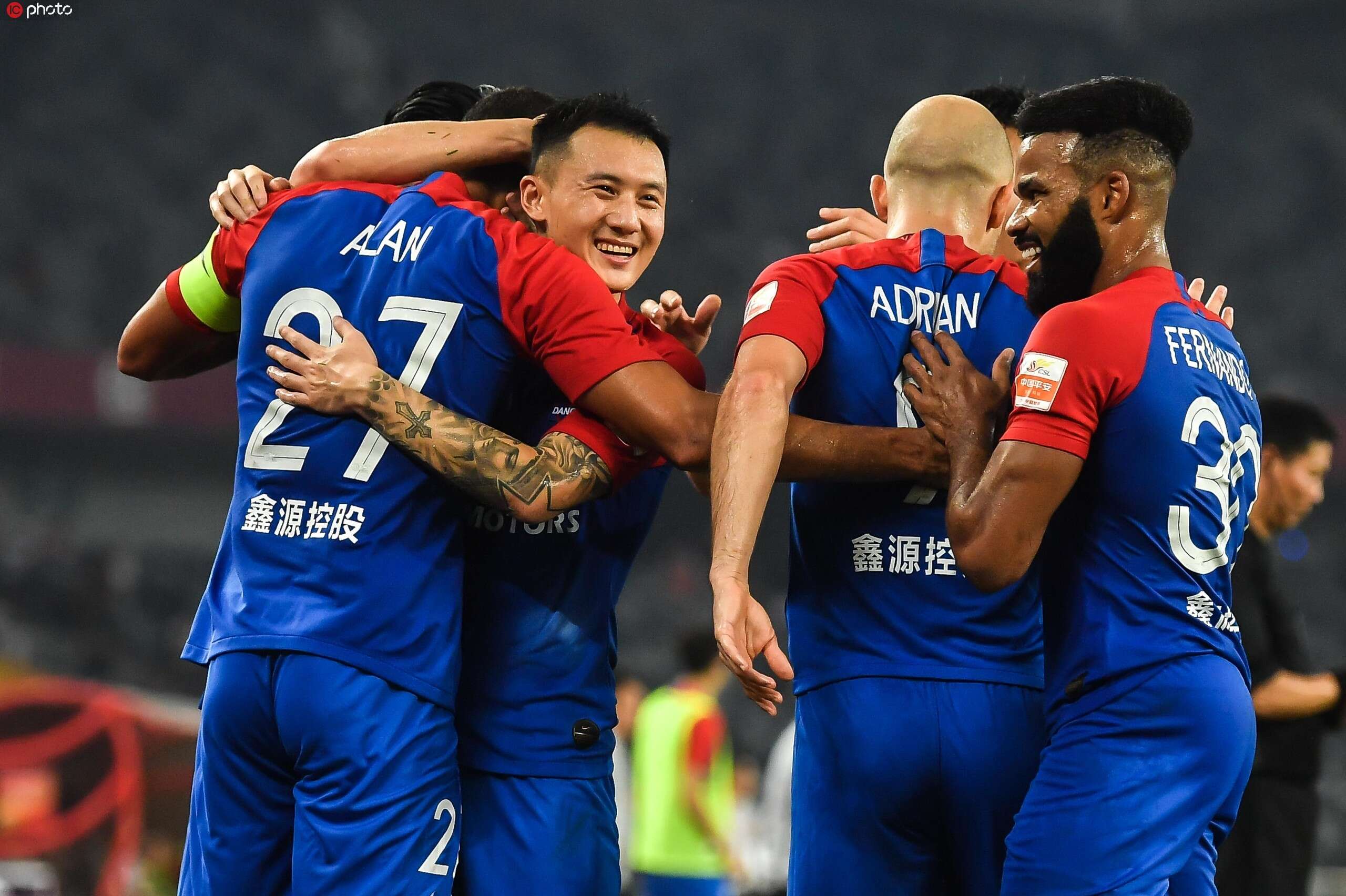 包含重庆斯威队力克对手，取得惊险胜利的词条