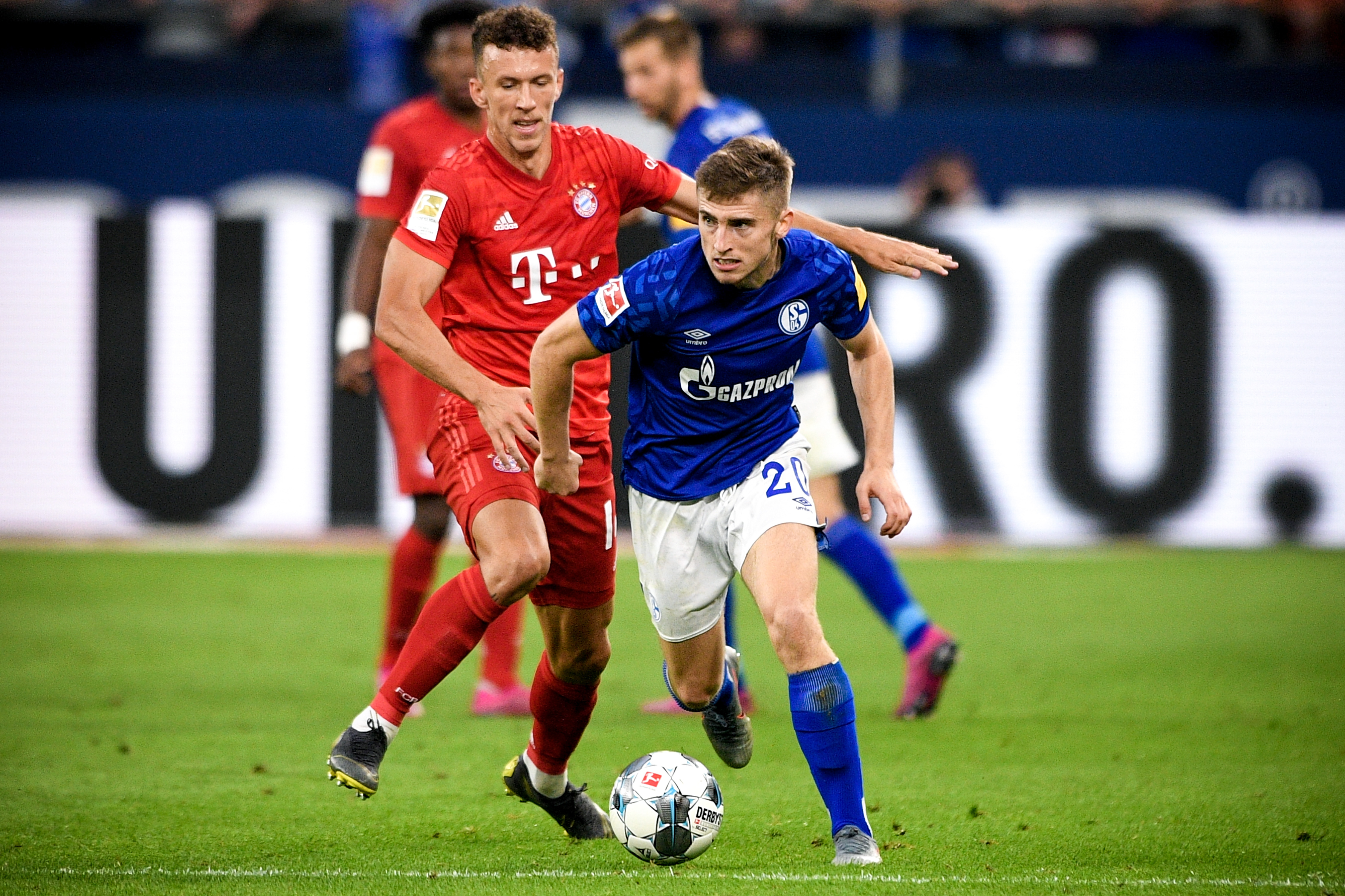 沙尔克绝杀拜仁慕尼黑，豪取三分提振士气