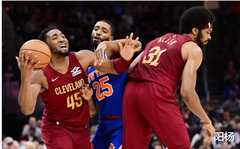 包含爵士主场大胜尼克斯，米切尔为球队贡献全能表现的词条